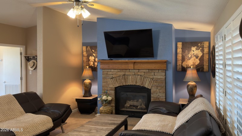 20-16101-N-El-Mirage-rd-343-living-room-