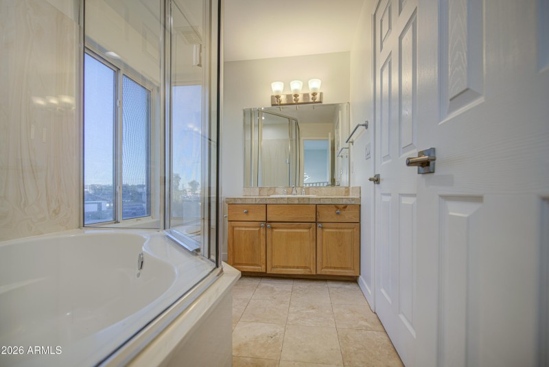 Bathroom 2-pic 3