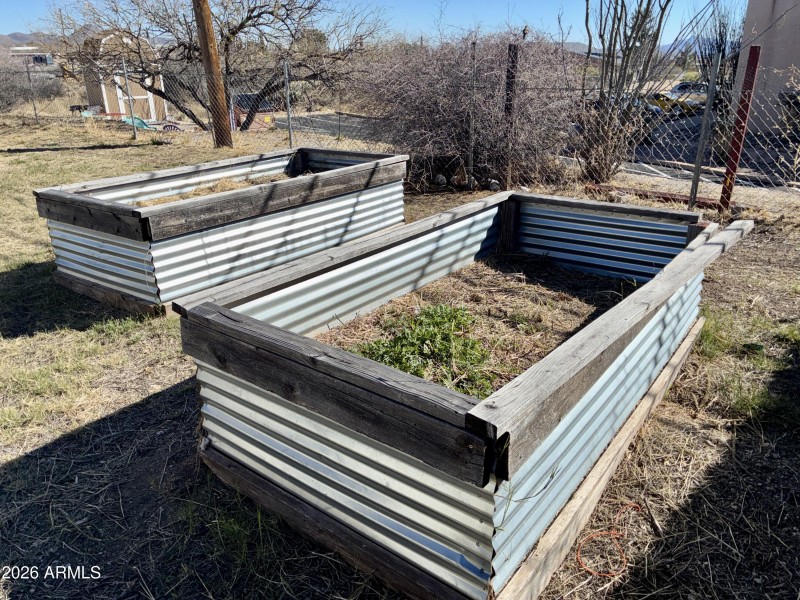 105 - Raised Planters
