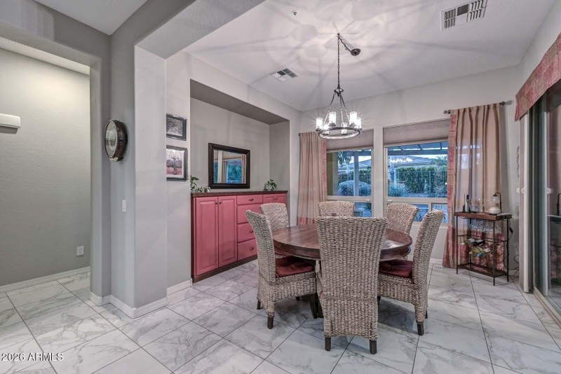Breakfast Room2
