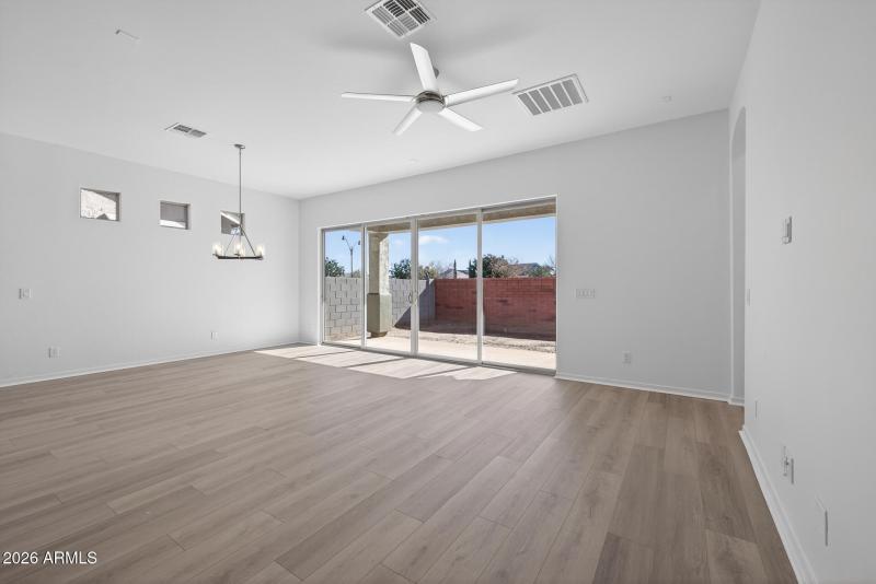 6)GREAT ROOM