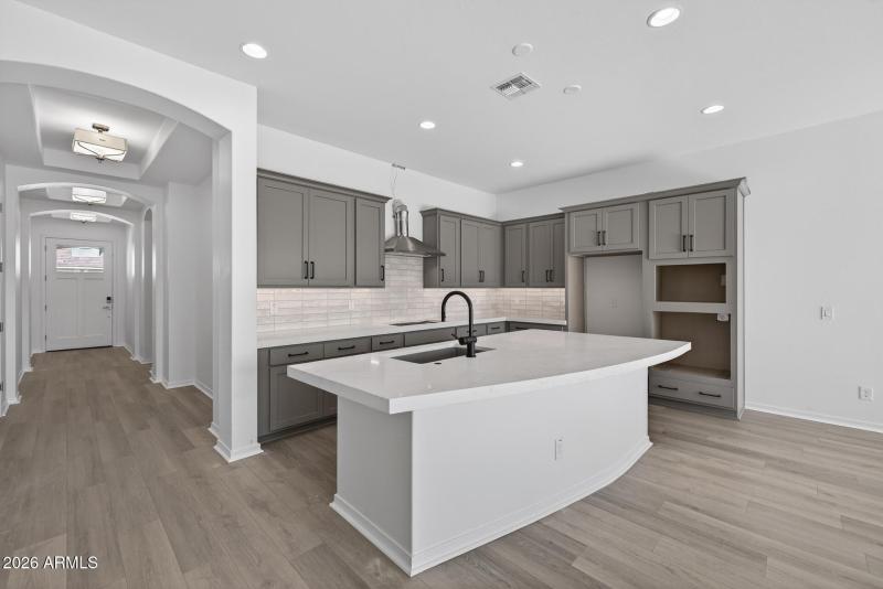 10)KITCHEN