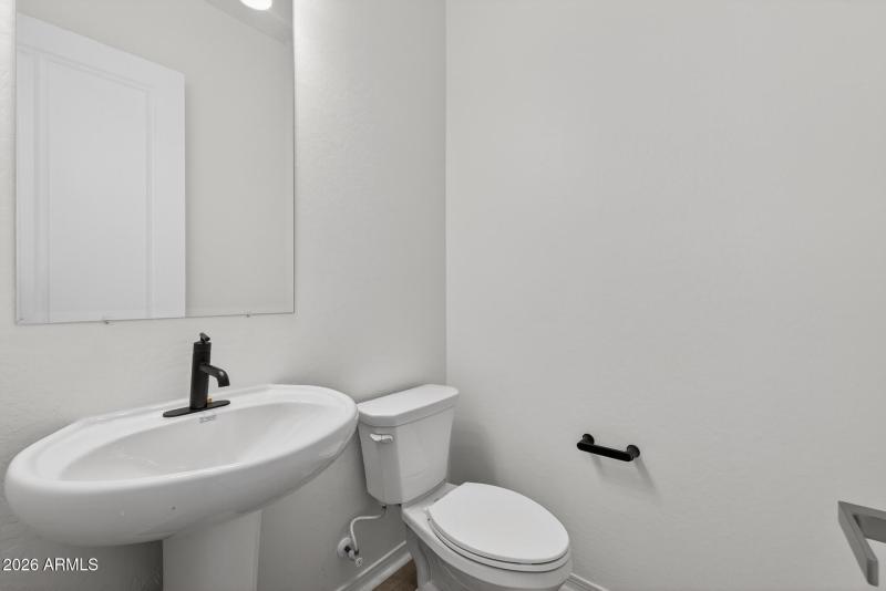 35)POWDER ROOM