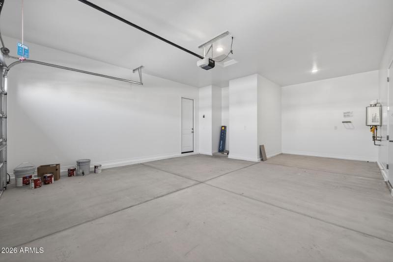 39)GARAGE