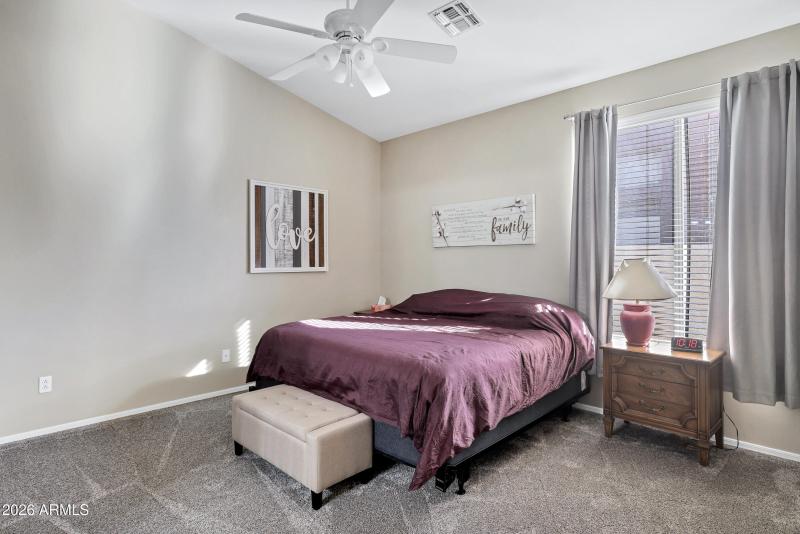 Bedroom 4 w/walk-in closet