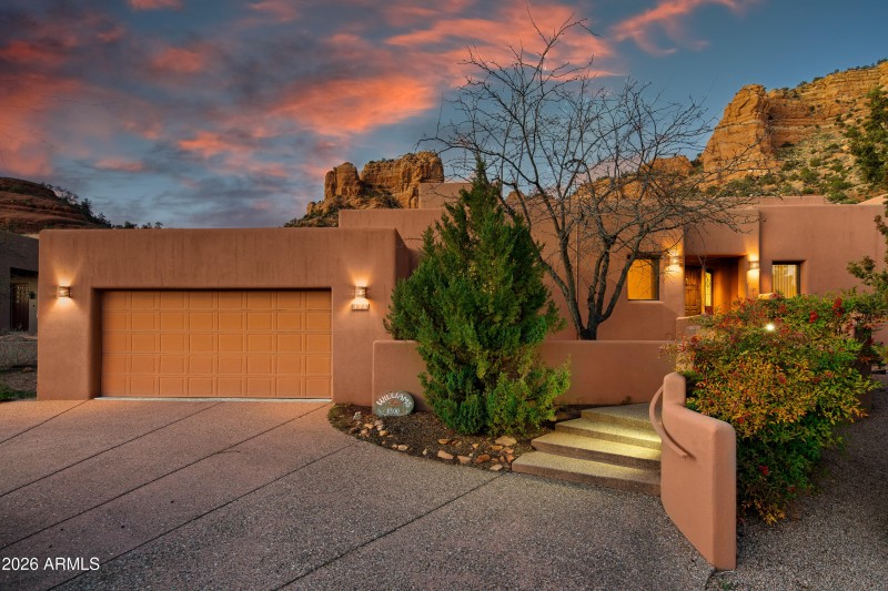 CIRCULAR FRONT DRIVEWAY