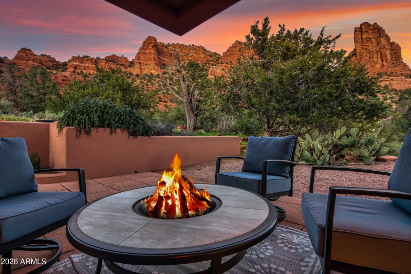 FIREPIT PATIO