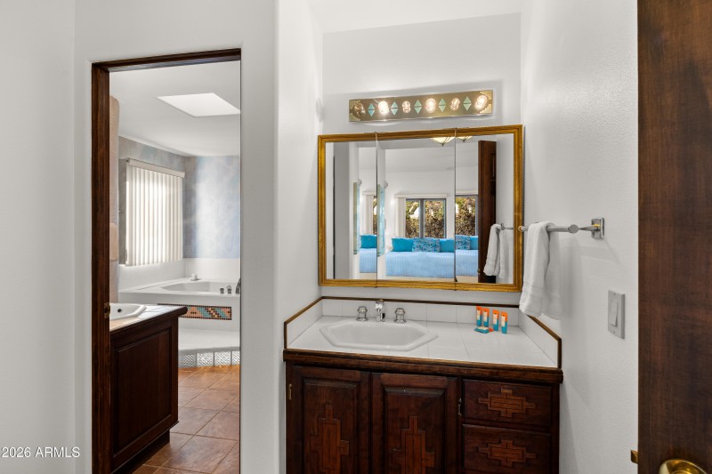 DUAL VANITIES IN PRIMARY BATH