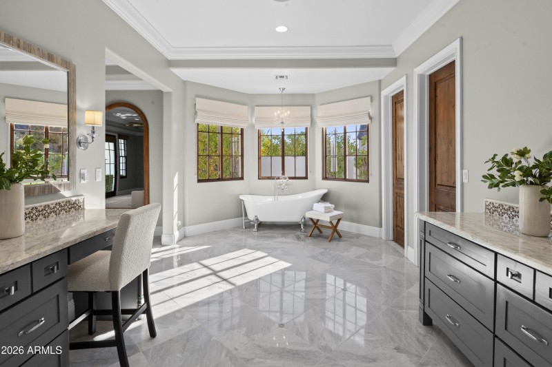 Primary bath tub