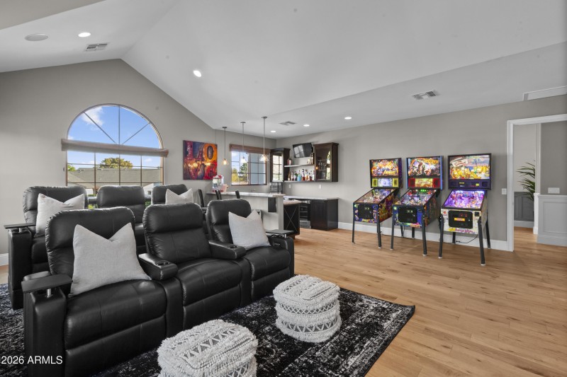 Bonus/theatre rm w wet bar