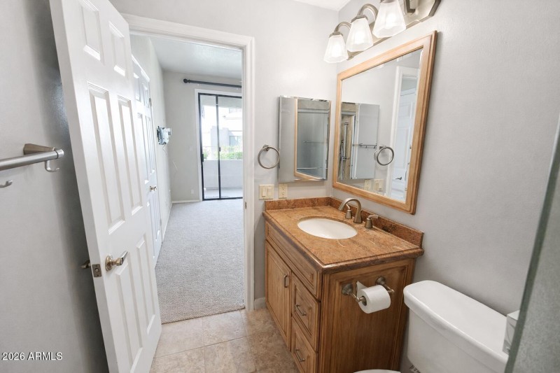 Guest bathroom (3)