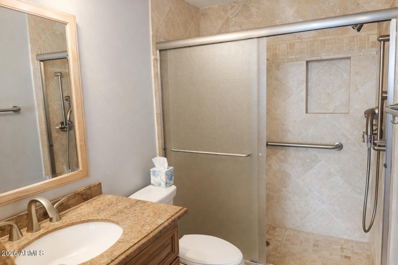 Guest bathroom (4)