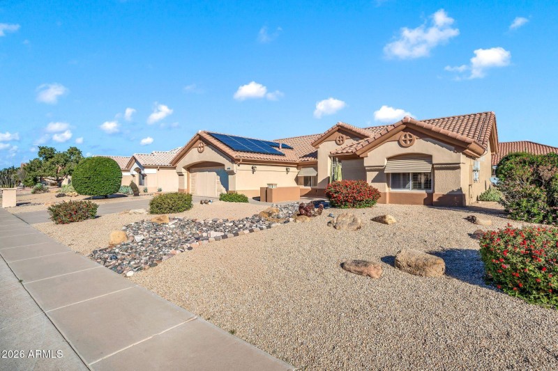 GREAT CURB APPEAL