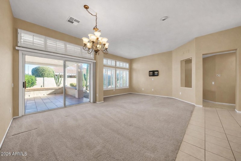 LIVING/DINING