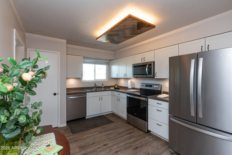 10310 W Bayside Rd-10