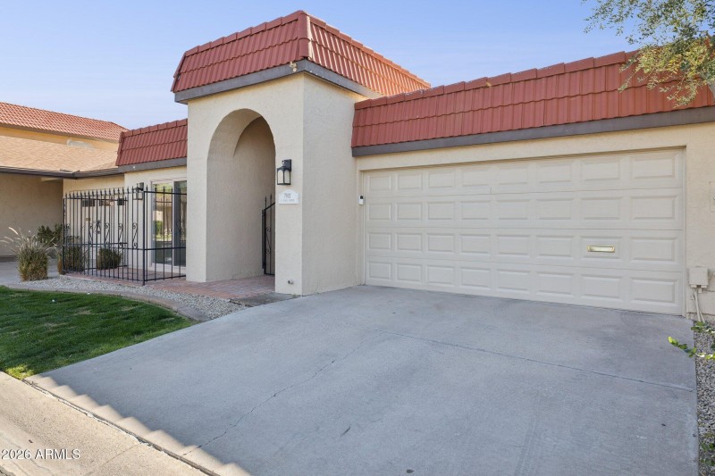 4-web-or-mls-7901-e-plaza-ave