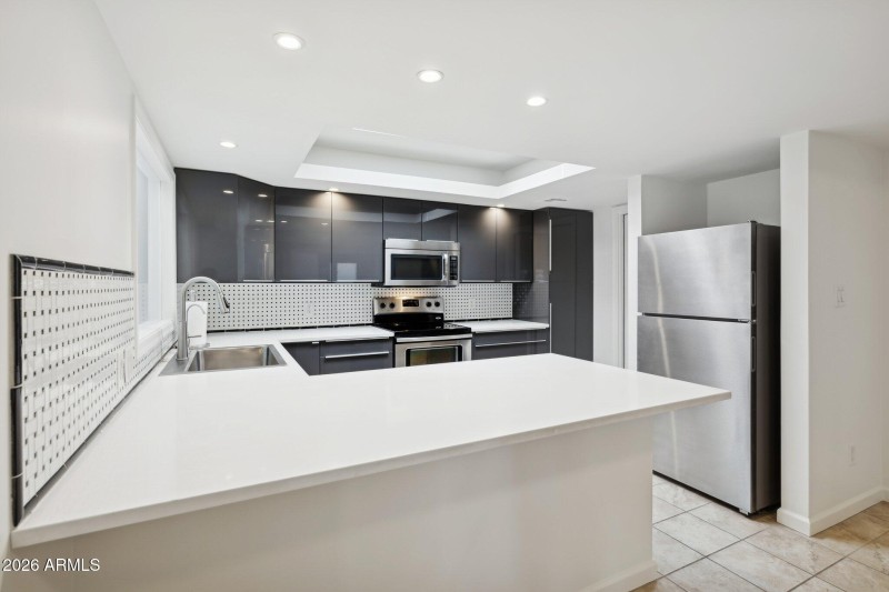 15-web-or-mls-7901-e-plaza-ave