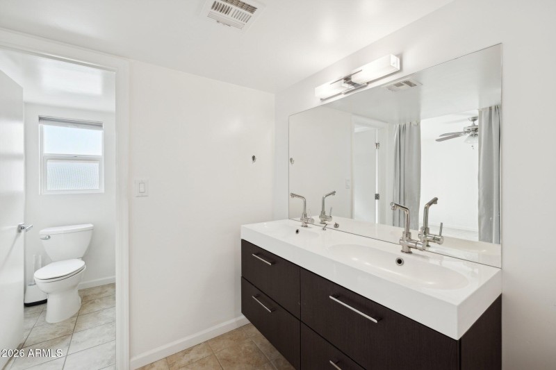 22-web-or-mls-7901-e-plaza-ave