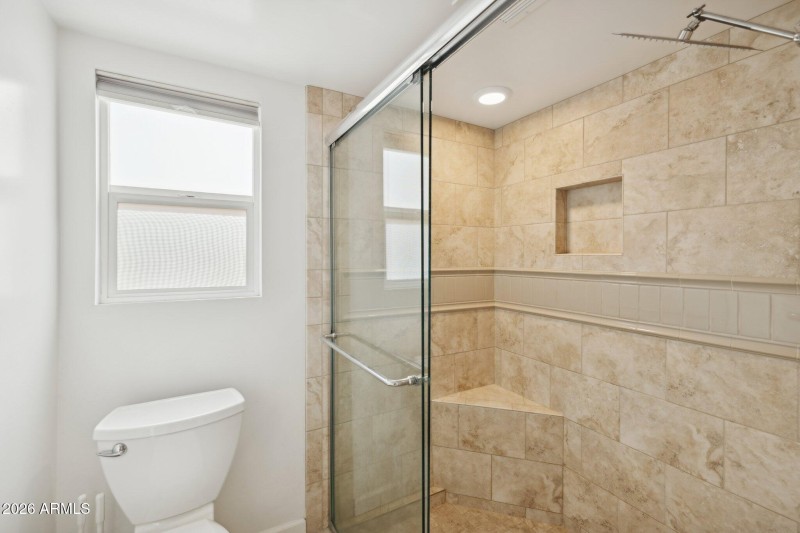 25-web-or-mls-7901-e-plaza-ave