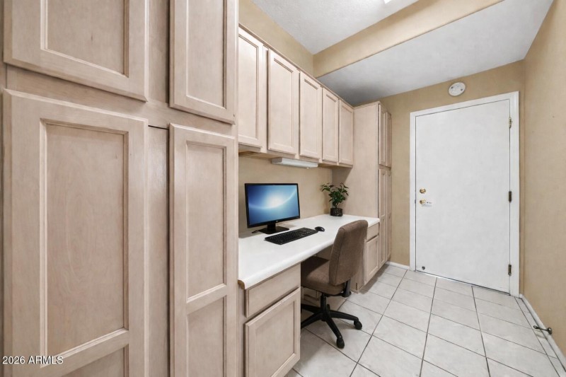 2ND OFFICE / LAUNDRY