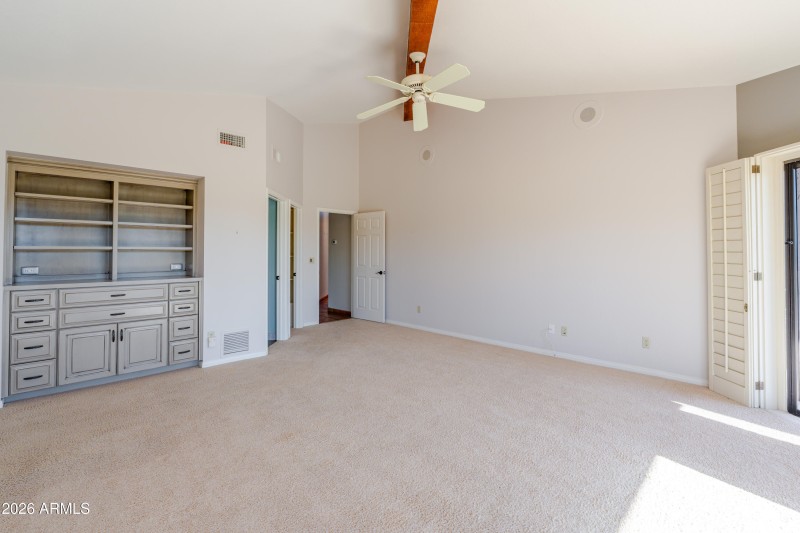 Primary w/ built-ins