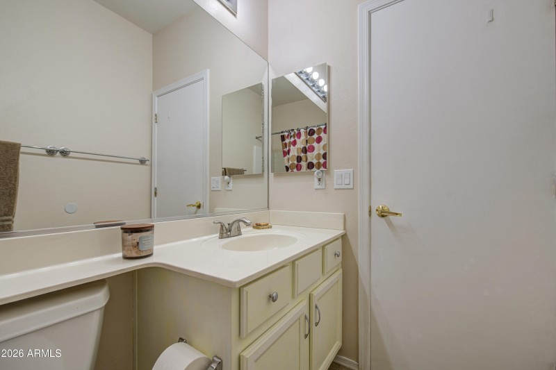 Bathroom 2-pic 3