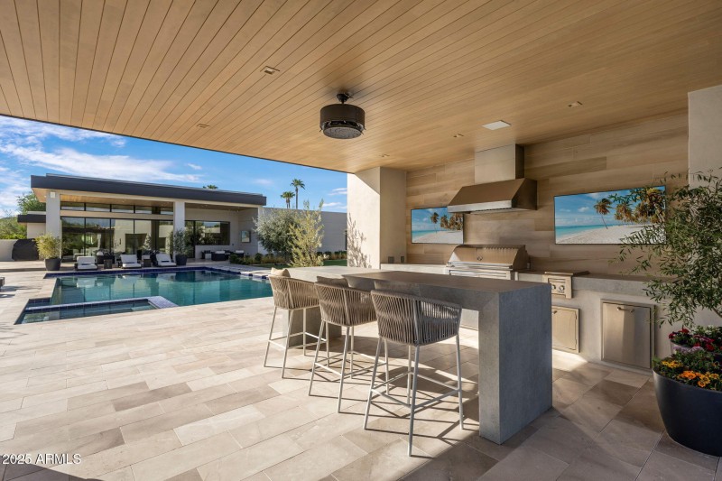Outdoor Kitchen
