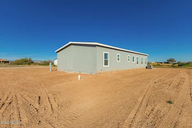 23059 W RANCHO LAREDO DR