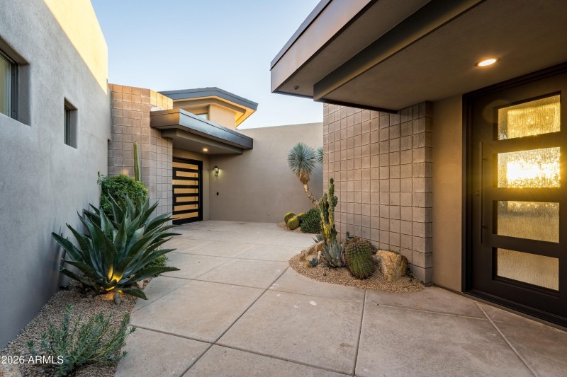 004_Private Courtyard Entrances