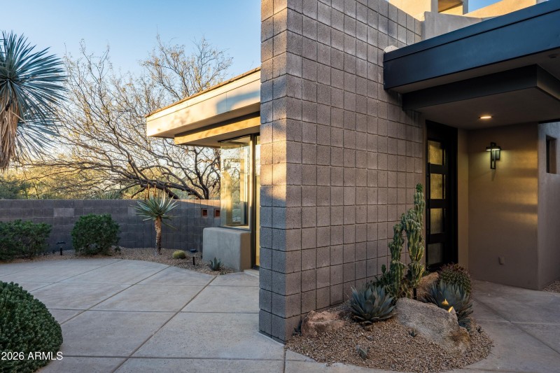 034_Courtyard Casita Entrance