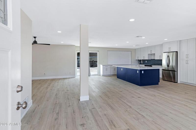 3921 S Kenneth Pl-6