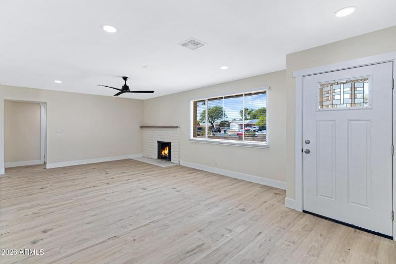 3921 S Kenneth Pl-7