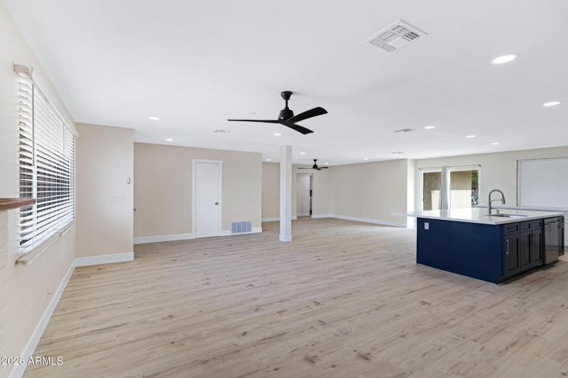 3921 S Kenneth Pl-8