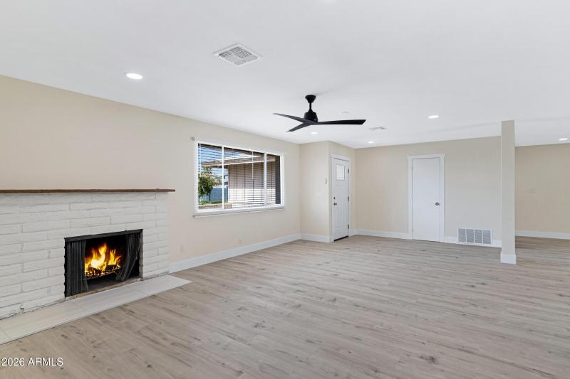 3921 S Kenneth Pl-9
