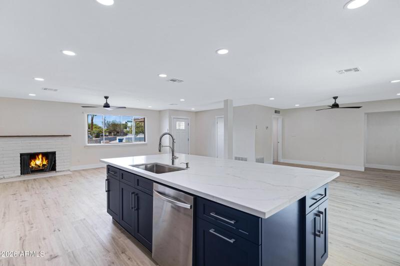 3921 S Kenneth Pl-18