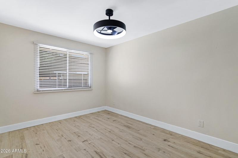 3921 S Kenneth Pl-20