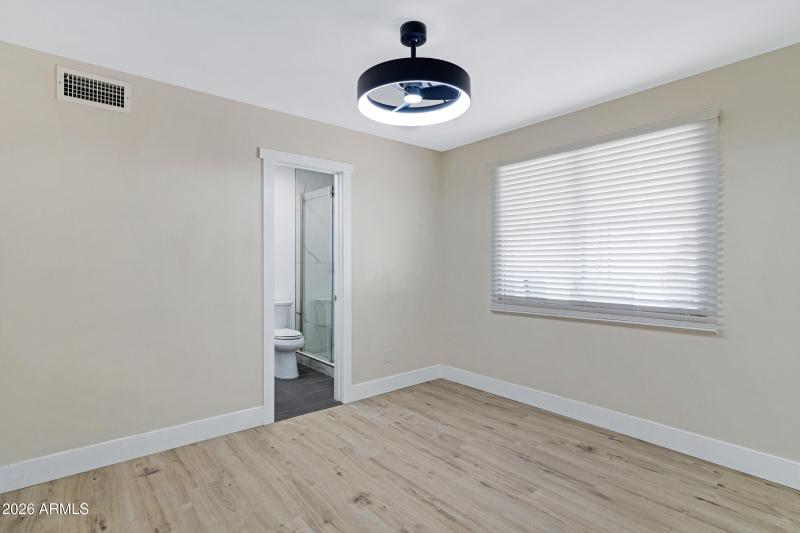 3921 S Kenneth Pl-23