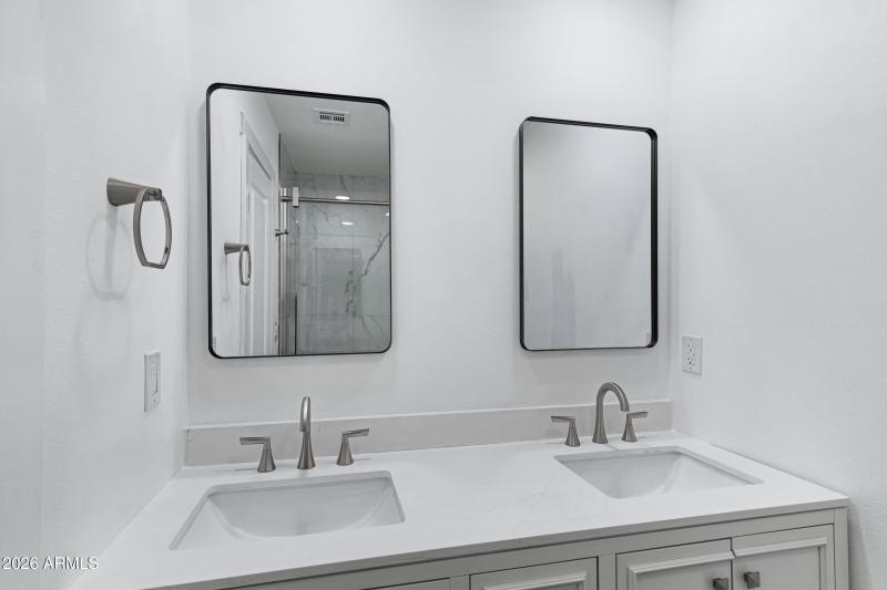 3921 S Kenneth Pl-24