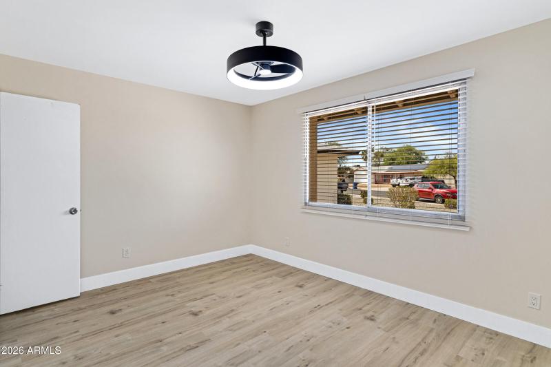 3921 S Kenneth Pl-26
