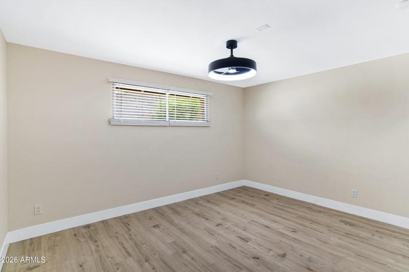 3921 S Kenneth Pl-29