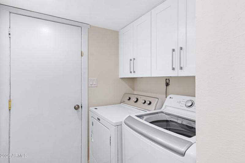 3921 S Kenneth Pl-32