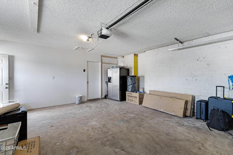 3921 S Kenneth Pl-33