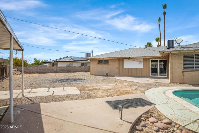3921 S Kenneth Pl-34