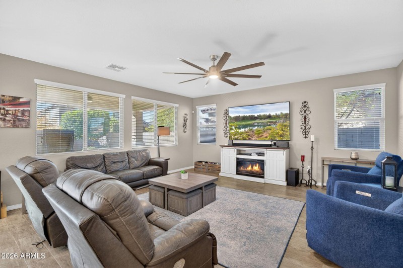 4-web-or-mls-06-E Reins Rd