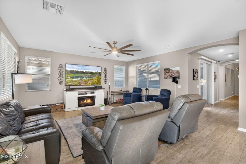 5-web-or-mls-07-E Reins Rd