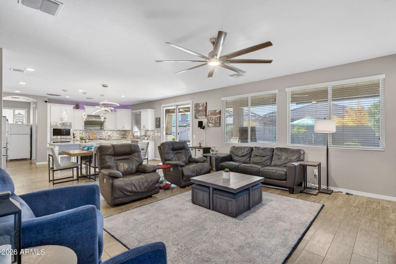 7-web-or-mls-09-E Reins Rd
