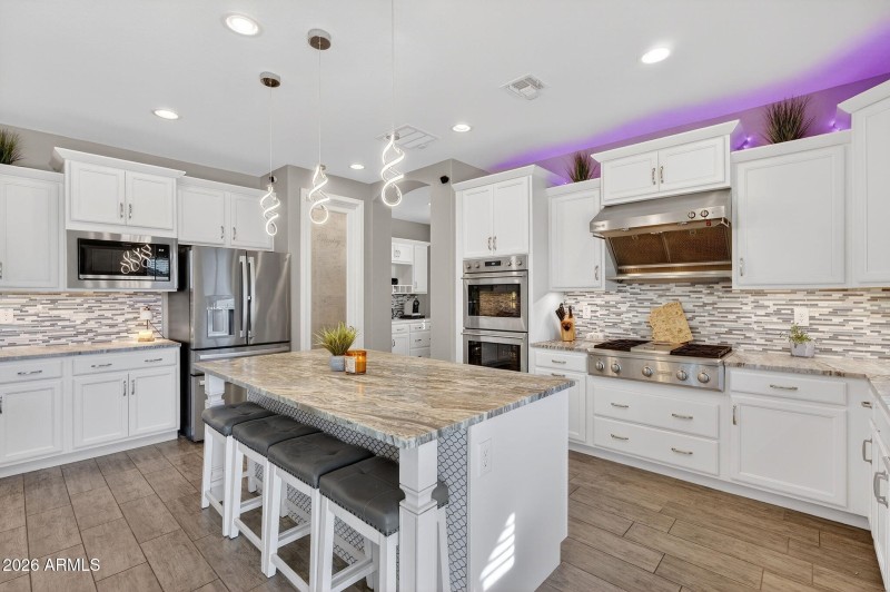9-web-or-mls-12-E Reins Rd
