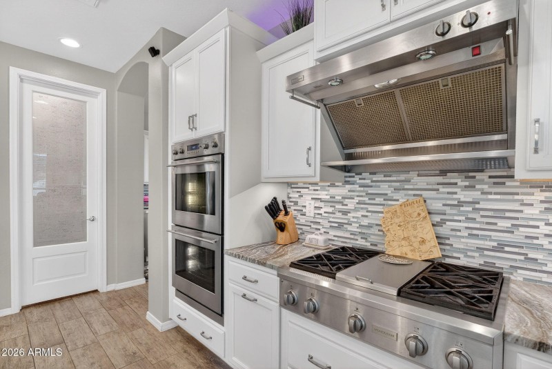 10-web-or-mls-16-E Reins Rd