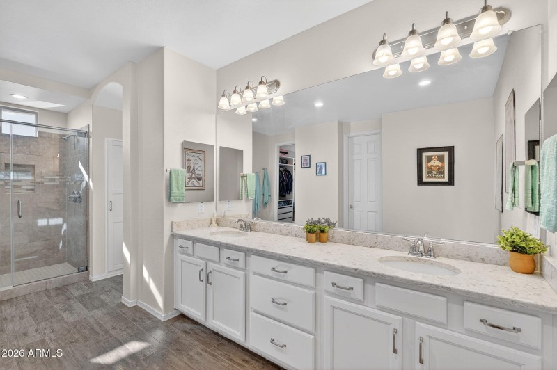 28-web-or-mls-52-E Reins Rd