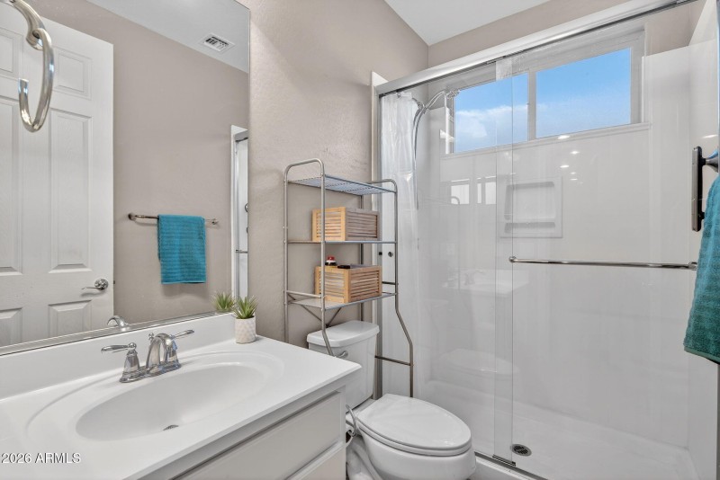 33-web-or-mls-03-E Reins Rd